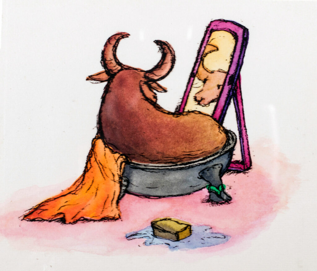Ruskea lehmä peilailee itseään kylvyssä.